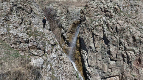 Kuruyan 30 yıllık şelale, yağışlarla birlikte yeniden canlandı