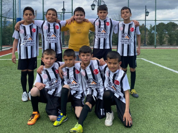 Birleştirilmiş sınıf takımı zirveye koşuyor