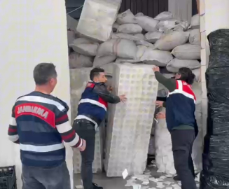 Antalya’da kaçak kozmetik üretimi yapılan depoya baskın: 65 milyon liralık sahte ürün ele geçirildi