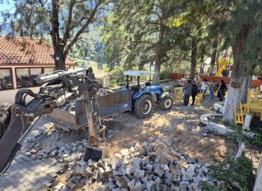 Karaburun’da Nergis Çay Bahçesi’nin çocuk parkı yapılması protesto edildi