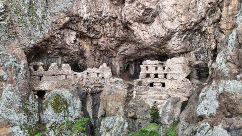 Sümela’yı andıran Alicin Manastırı doğal yapısıyla dikkat çekiyor