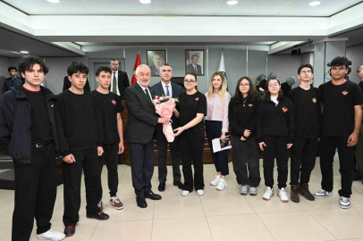 Aslı Derbent Özkan Lisesi öğrencileri Belediye Meclisi’ne konuk oldu