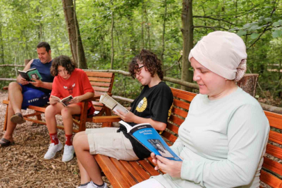 Orman Kütüphanesi’nde kuş sesleri eşliğinde okuma keyfi