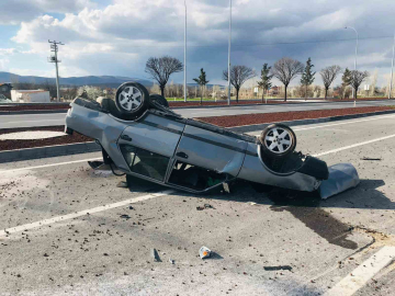 Görenleri dehşete düşüren kaza anbean güvenlik kamerasında