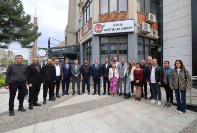 Yerel yöneticiler, gazetecilerle bir araya gelerek 69. yıl coşkusunu paylaştı
