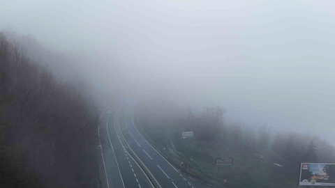 Bolu Dağı’nda sis ve sağanak etkili oluyor