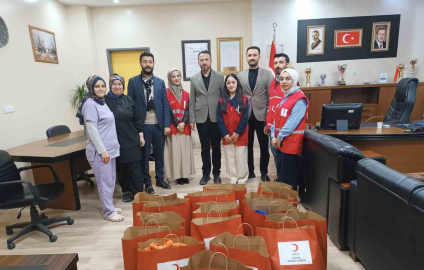 Kızılay heyetinden anlamlı hastane ziyareti