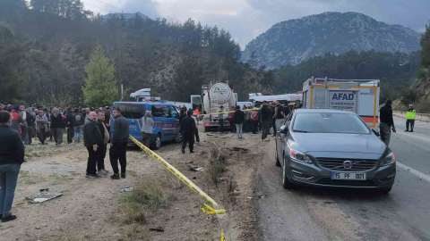 İş dönüşü yaşanan ve 7 kişinin hayatını kaybettiği feci kaza sonrası yol trafiğe açıldı