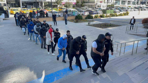 300 milyon liralık yasa dışı bahis çetesi zanlısı 13 kişi  adliyeye sevk edildi