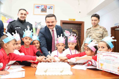 Karayazı Karşıyaka İlkokulu’nda okuma bayramı coşkusu