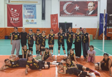 Köyceğiz voleybol takımında minik kaptanlar yetişiyor