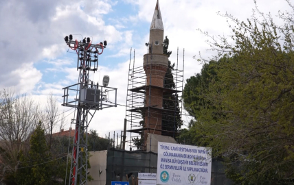 Depremde hasar gören caminin restorasyonuna başlandı