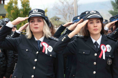 Şırnak’ta Polis Haftası etkinlikleri kapsamında şehitler anıtına karanfil bırakıldı