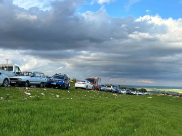 Devrilen traktörün sürücüsü hayatını kaybetti