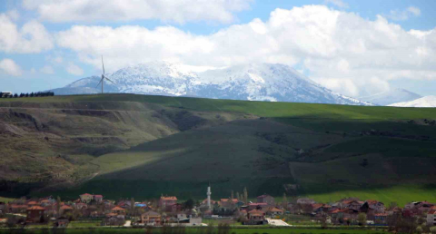 Nisan sürprizi: Amasya’nın zirveleri beyaza büründü