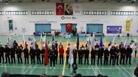 İnönü Üniversitesinin ev sahipliğinde badminton müsabakaları başladı