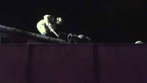 Küçükçekmece’de otel yangınında mahsur kalan iki kişi kurtarıldı