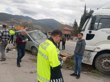 Osmaniye’de tır ile hafif ticari araç çarpıştı:1 yaralı