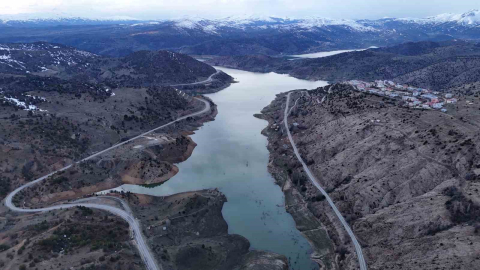Sivas’ta 14 yıl sonra su yüzeyine çıkan köy yeniden sulara gömüldü