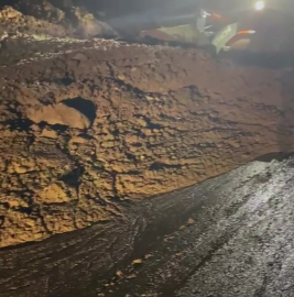 Gercüş’te heyelan: Kapanan köy yolları ekiplerin yoğun mesaisiyle açıldı