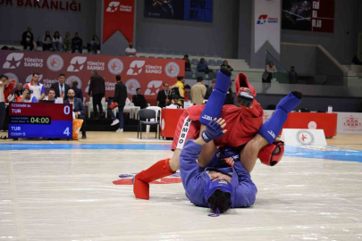 İstanbul’daki ‘Sambo Şampiyonası’nda Elazığ rüzgarı