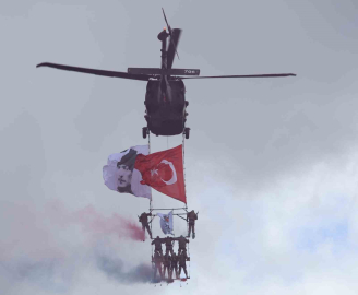 Polis özel harekatın helikopterli gösterisi nefes kesti
