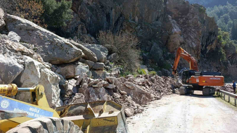 Faralya’da heyelan müdahalesi