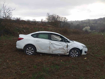 Bilecik’te kontrolden çıkan otomobil tarlaya uçtu, sürücüsü ağır yaralandı