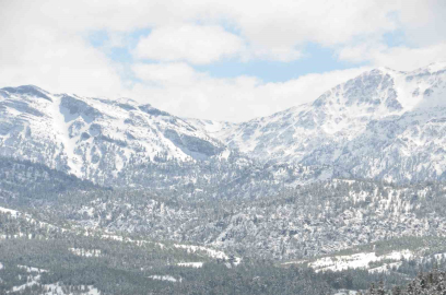 Antalya’nın zirvelerinde Nisan ayında kar sürprizi