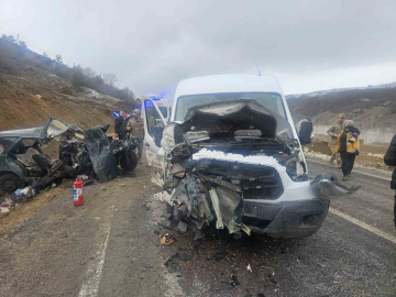 Öğretmenleri taşıyan servis ile otomobil çarpıştı: 1 ölü, 2’si ağır 10 yaralı