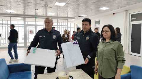 Polisleri "olay var" diyerek çağırdılar, pasta sürprizi yaptılar