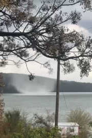 Sumbas’ta baraj üzerinde oluşan hortum kameraya yansıdı