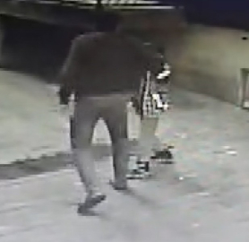 9 yaşındaki çocuğu darp eden şahıs kamerada