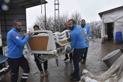 Evde bakım hastasına ortopedik yatak hediyesi