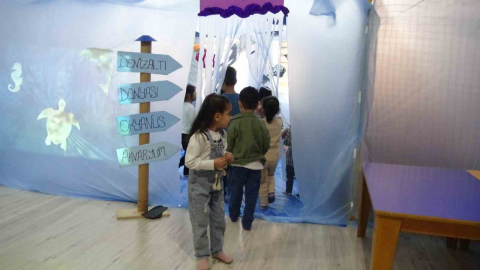 Sınıfını okyanusa çevirdi