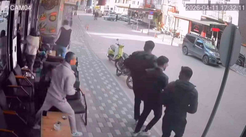 Simav’da 4.8 büyüklüğünde deprem anı kamerada