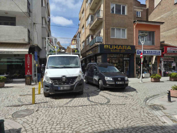 Dar sokakta hatalı park trafiği olumsuz etkiledi