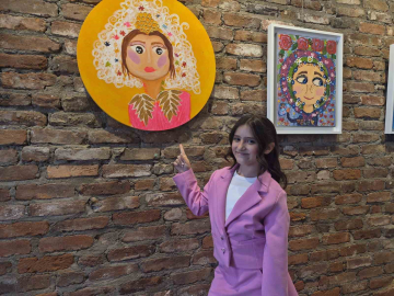 Henüz 9 yaşında ilk kişisel sergisini sanatseverler ile buluşturdu