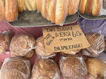 Pazarda etiketsiz ve ambalajsız ekmek satan esnaf hakkında işlem yapıldı