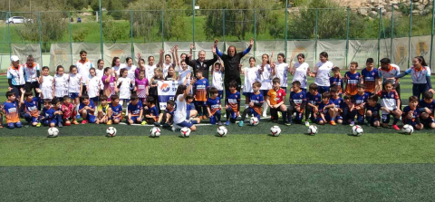 Mersin Üniversitesi’nde yüzlerce çocuk ve genç, dijital bağımlılıktan uzak sporla yetişiyor