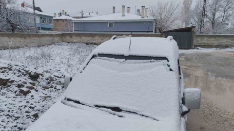 Van’da nisan ayında her yer beyaza büründü