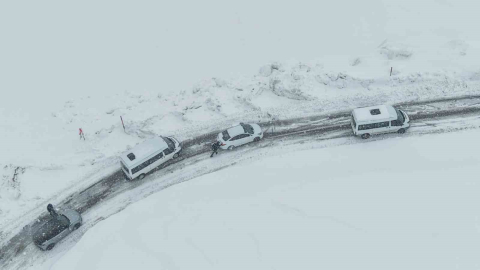 Muş’ta kar ve tipi: Mahsur kalan 50 kişi kurtarıldı