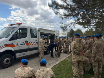 Bingöl’de jandarma personeline enkazda arama kurtarma eğitimi