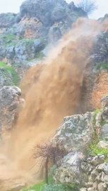 Sağanak yağış şelalelerin debisini yükseltti