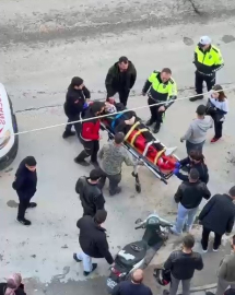 Motosiklet park halindeki otomobile çarptı: 1 yaralı