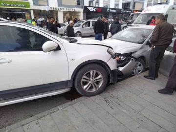 Erzincan’da trafik kazası: 2 yaralı