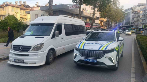 Manavgat’ta motosiklet ile minibüs çarpıştı: 1 yaralı