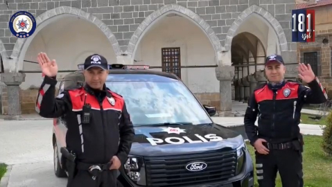 Niğde’de minik öğrencilerden polislere sevgi dolu kutlama