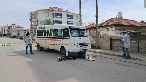 Minibüsün çarptığı elektrikli bisikletteki 2 çocuk ağır yaralandı