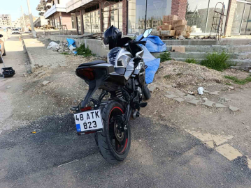 Ticari taksiyle çarpışan motosiklet sürücüsü yaralandı